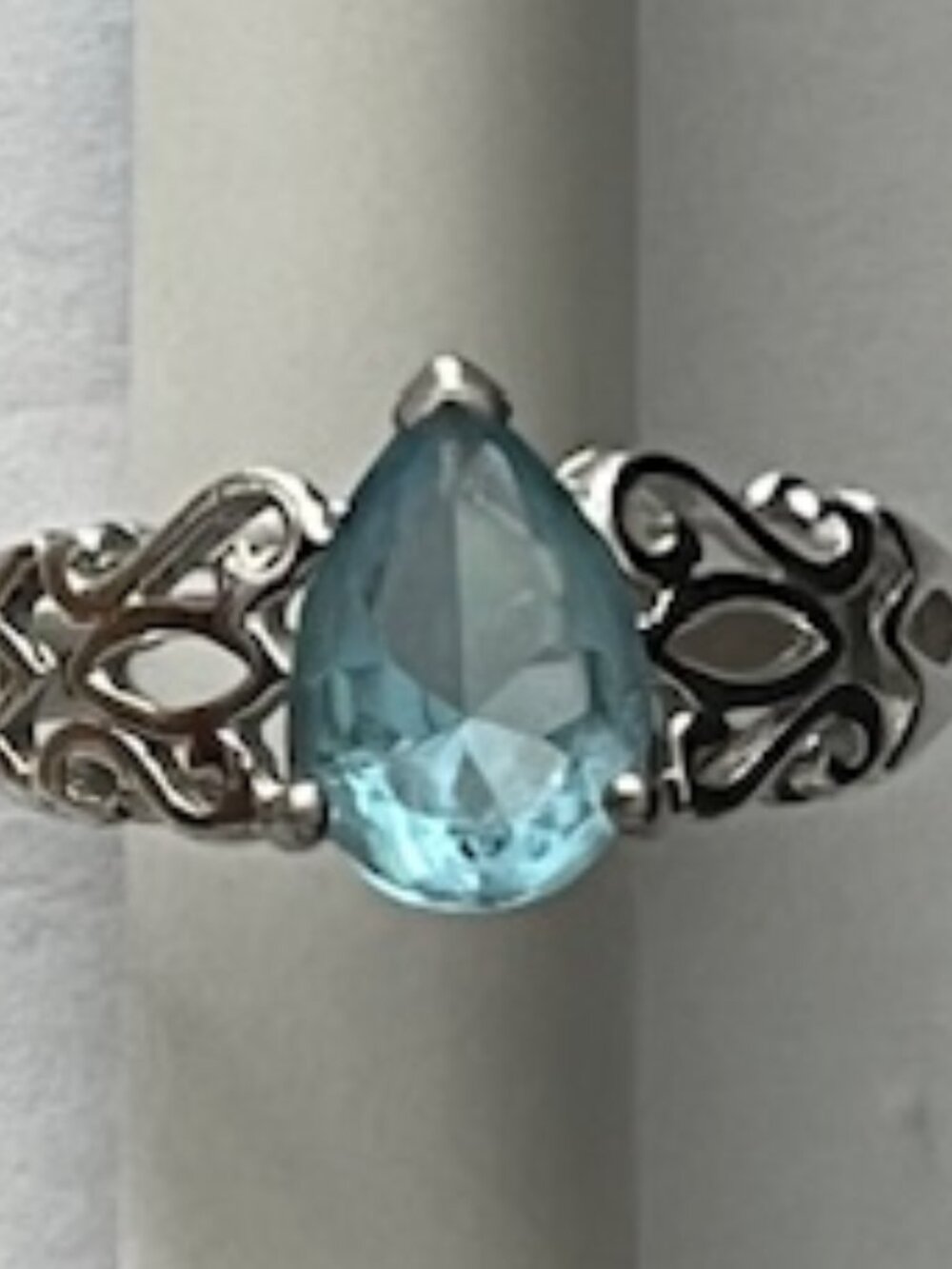 VINTAGE SKY BLUE TOPAZ 925 STERLING SILVER OPENWORK BAND RING Sz. 8